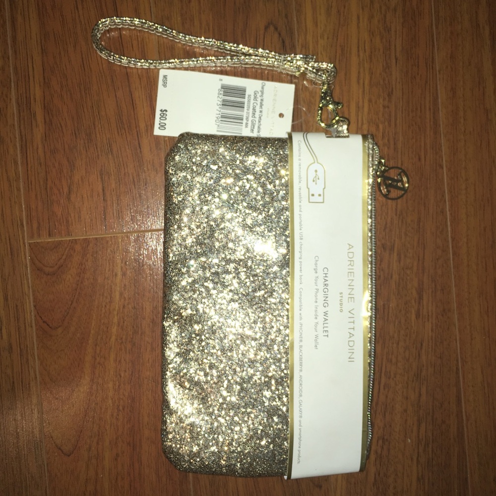 Adrienne Vittadini Charging wallet / clutch